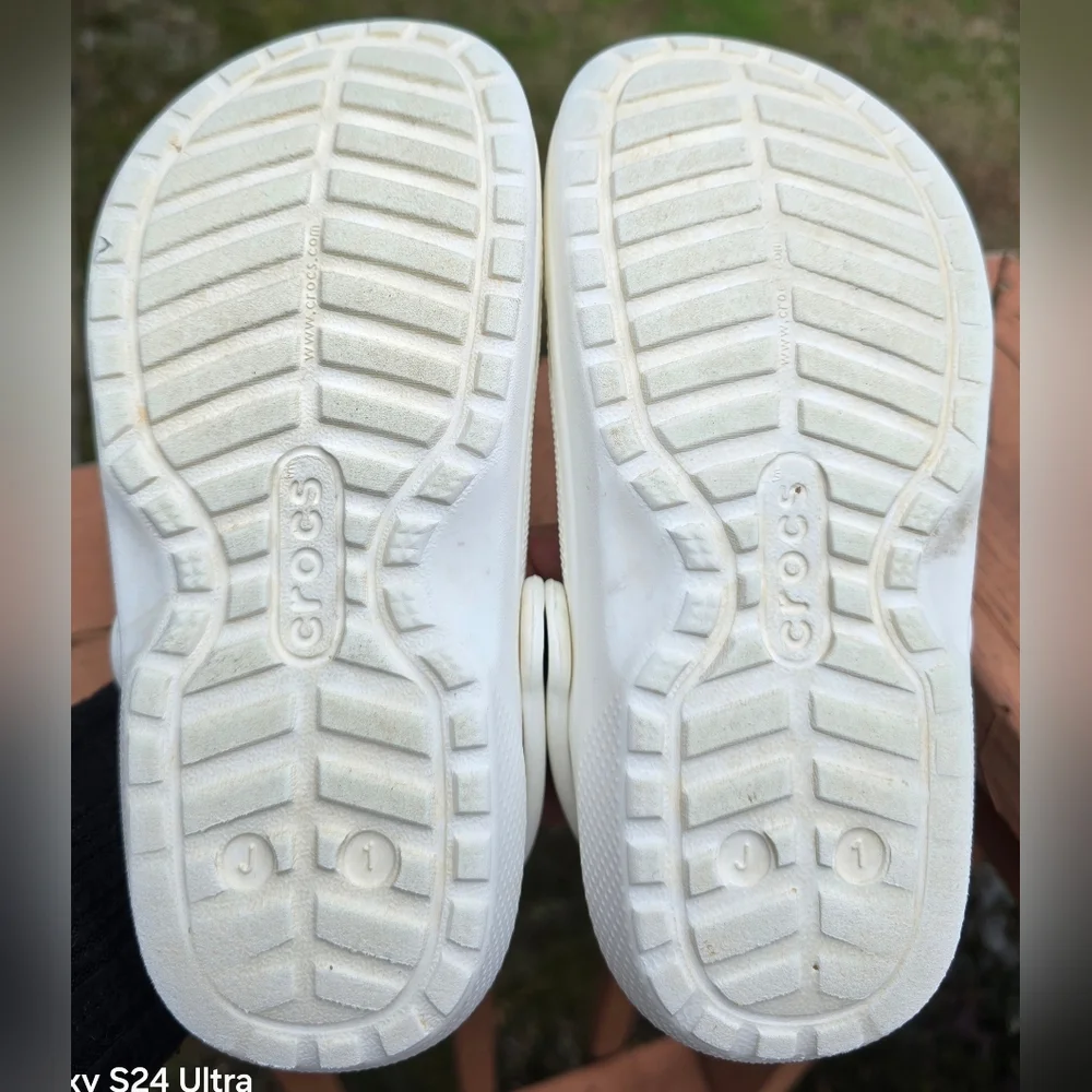 Sz 1 Big Kids CROCS CLASSIC WHITE LINED Clogs